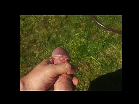 ❤️ Hottie beroa bere pussy arrosa izorratu egiten du eta udako lorategi batean squirt batekin esperma egiten du Izorratu bideoa gugan ☑