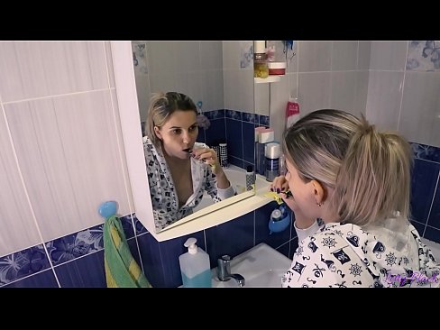 ❤️ Pijamaz jantzitako gazteekin ahozko esperma amaitzen da ipurdian - Letty Black Izorratu bideoa  gugan ☑